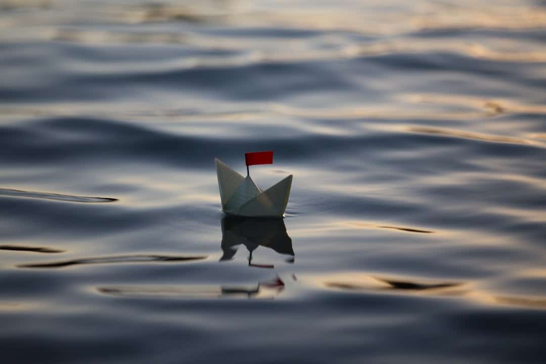 découvrez l'art délicat du bateau en papier, une activité créative et amusante pour petits et grands. apprenez à plier facilement votre propre bateau en origami.