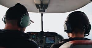 découvrez le monde fascinant des pilotes : compétences, formations et défis quotidiens. plongez dans l'univers de l'aviation et apprenez tout sur les différentes carrières de pilote.