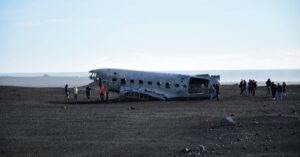 découvrez des histoires inspirantes de survie après un crash d'avion. explorez les stratégies et les réflexes qui ont sauvé des vies dans des situations extrêmes. plongez dans l'univers fascinant des survivants qui ont défié la mort et ont partagé leur expérience.