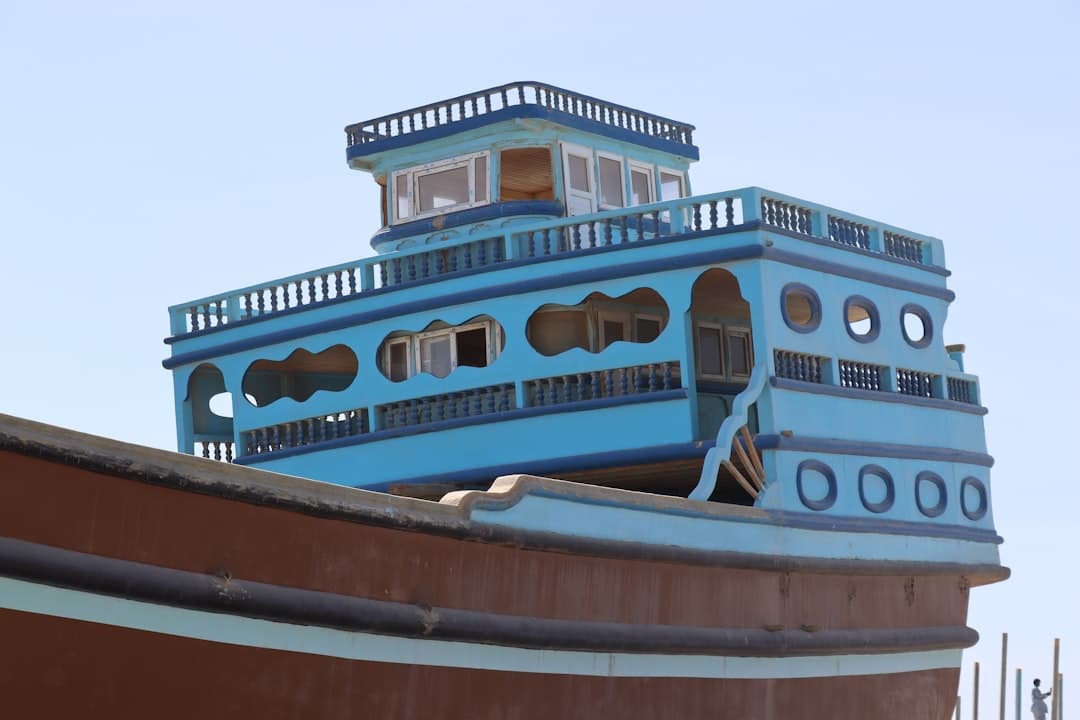 découvrez l'univers captivant du playmobil pirate ship ! embarquez pour des aventures uniques sur les mers avec ce magnifique bateau de pirate, riche en détails et en accessoires. parfait pour stimuler l'imagination des enfants et créer des heures de jeu créatif.