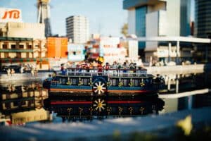 découvrez l'incroyable bateau pirate playmobil ! offrez à vos enfants des heures d'aventure en mer avec ce magnifique jouet qui stimule l'imagination. parfait pour des histoires de pirates palpitantes, ce navire est riche en détails et comprend de nombreuses figurines. préparez-vous à naviguer vers de nouvelles aventures !