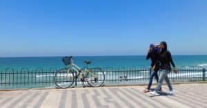 découvrez le rail biking, une activité unique qui combine balade à vélo et parcours sur d'anciennes voies ferrées, pour une aventure insolite en pleine nature.