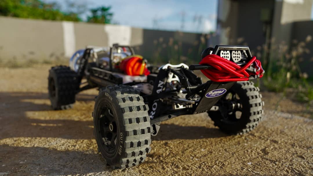 découvrez l'univers passionnant des voitures télécommandées (rc cars) ! explorez notre sélection de modèles performants, adaptés à tous les niveaux, pour des courses endiablées et des sensations fortes. que vous soyez novice ou expert, trouvez votre voiture rc idéale et profitez d'une expérience de conduite unique.