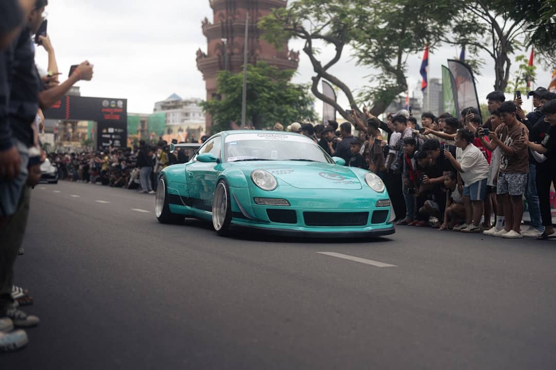 découvrez un univers passionnant avec nos voitures télécommandées (rc cars) ! performances, vitesse et innovation se rencontrent pour offrir des heures de plaisir aux petits comme aux grands. explorez notre gamme variée et trouvez le modèle parfait pour vos aventures en plein air.