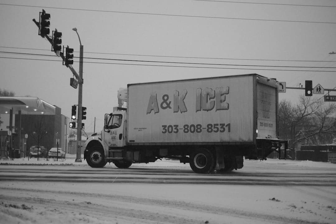 découvrez notre gamme de camions frigorifiques idéals pour le transport sécurisé et maintenu au frais de vos produits sensibles. fiabilité et performance garanties.