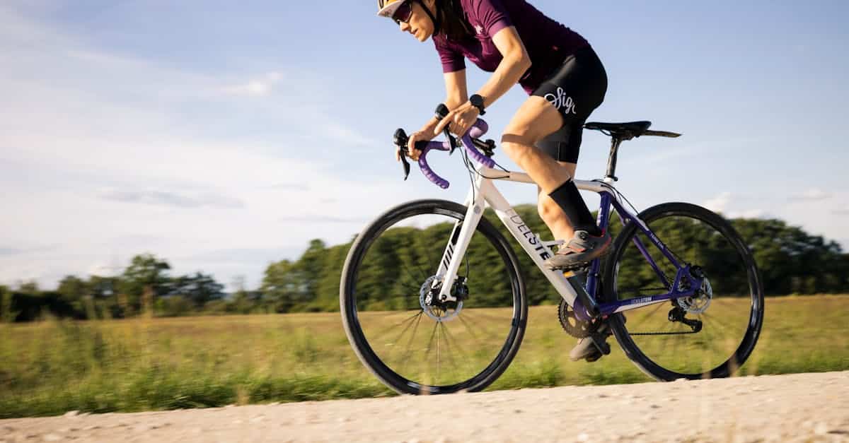 découvrez tout sur le vélo de route : conseils d'achat, entretien, équipements essentiels et astuces pour améliorer vos performances cyclistes.
