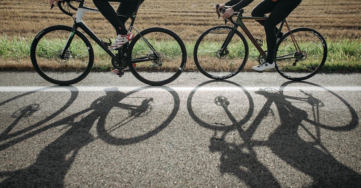 découvrez notre sélection de vélos de route alliant performance et légèreté pour des trajets rapides et agréables sur tous les terrains.