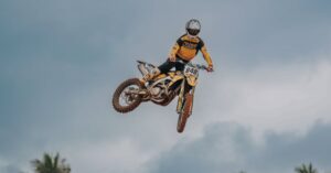 découvrez les vélos rockrider, conçus pour offrir performance et confort sur tous les terrains. parfaits pour les passionnés de vtt en quête d'aventure et de fiabilité.