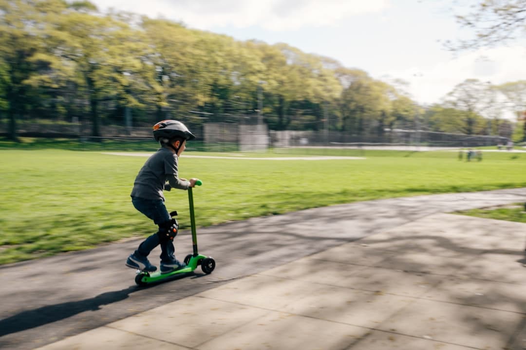 découvrez notre sélection de scooters adaptés à tous vos besoins de mobilité. profitez de performances optimales, d'un design moderne et d'un confort inégalé pour vos trajets quotidiens. trouvez le scooter parfait pour explorer la ville ou vos trajets quotidiens avec style.
