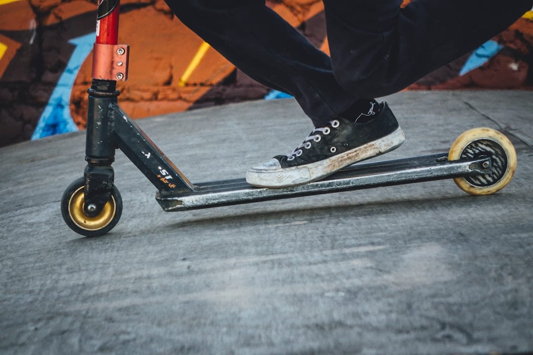 découvrez notre gamme de scooters performants, alliant style et praticité pour vos déplacements quotidiens. idéal pour naviguer en ville avec facilité et confort.