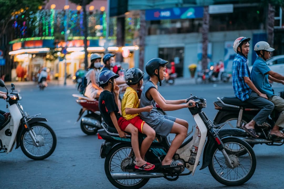 découvrez tout sur les scooters : comparatifs, conseils d'achat et guides d'entretien pour choisir le scooter idéal selon vos besoins et votre budget. trouvez le modèle fait pour vous !