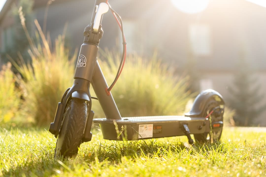 découvrez tout ce qu'il faut savoir sur les scooters : modèles, conseils d'achat, entretien et dernières tendances pour choisir le scooter idéal selon vos besoins.