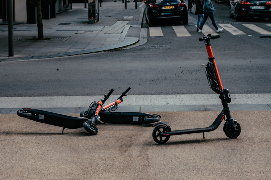 découvrez tout ce qu'il faut savoir sur les scooters : conseils d'achat, entretien, guides pratiques et dernières tendances pour rouler en toute liberté.