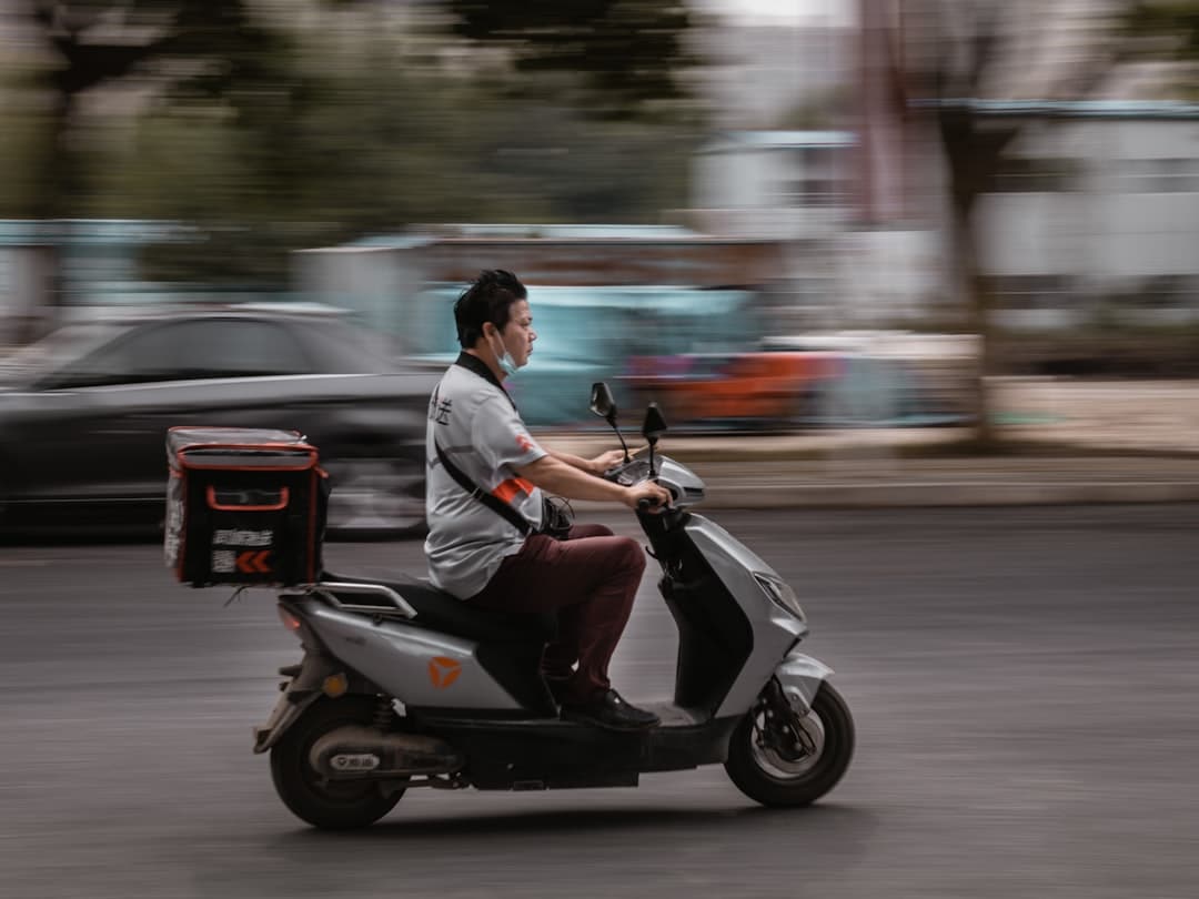 découvrez nos conseils essentiels pour assurer votre sécurité lors de vos trajets en scooter. apprenez les bonnes pratiques, les équipements de protection indispensables et les règles de circulation à respecter pour rouler en toute sérénité.
