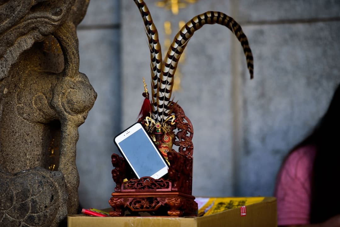 découvrez notre support pour smartphone, idéal pour fixer facilement votre téléphone au vélo, à la voiture ou sur un trépied. pratique, sécurisé et compatible avec la plupart des modèles de smartphones.