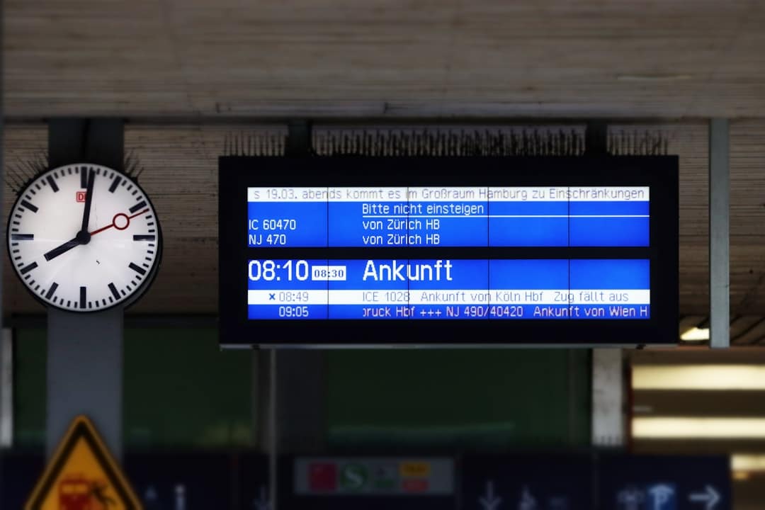 consultez les horaires des trains sncf en temps réel pour planifier vos déplacements facilement et profiter d'un voyage serein à travers la france.