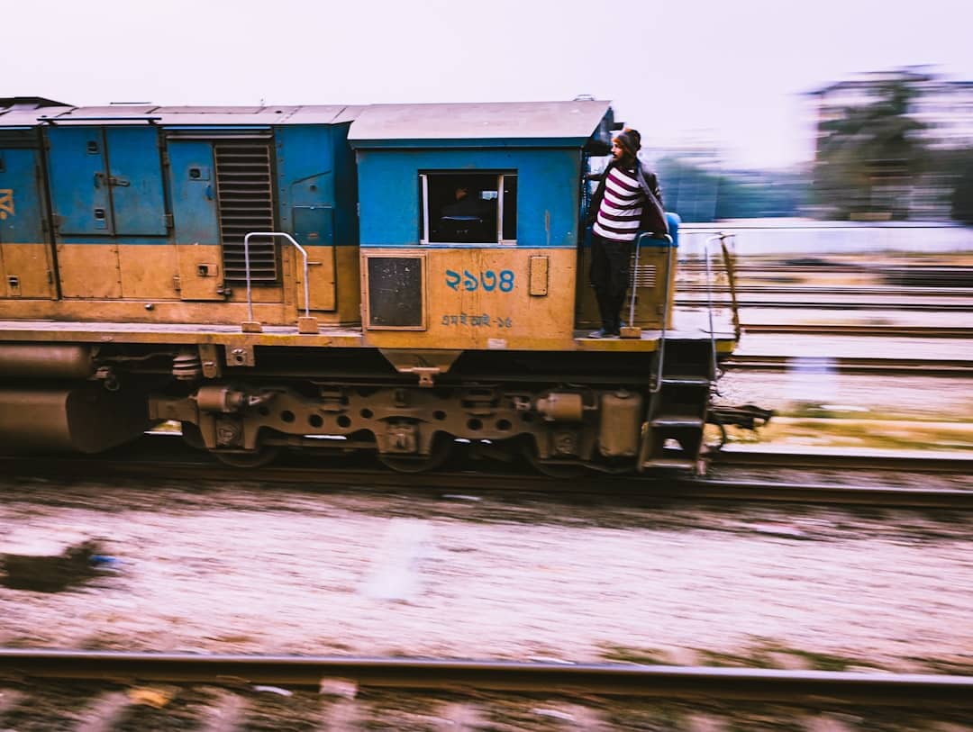 découvrez l'univers vibrant de soul train, l'émission emblématique qui a révolutionné la danse et la musique soul des années 70. plongez dans les performances mémorables, les styles inoubliables et l'énergie contagieuse qui ont fait de soul train un phénomène culturel. revivez les moments clés et laissez-vous emporter par le rythme !