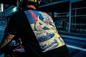 découvrez notre veste moto d'été légère et respirante, conçue pour vous offrir confort et protection lors de vos balades sous le soleil.