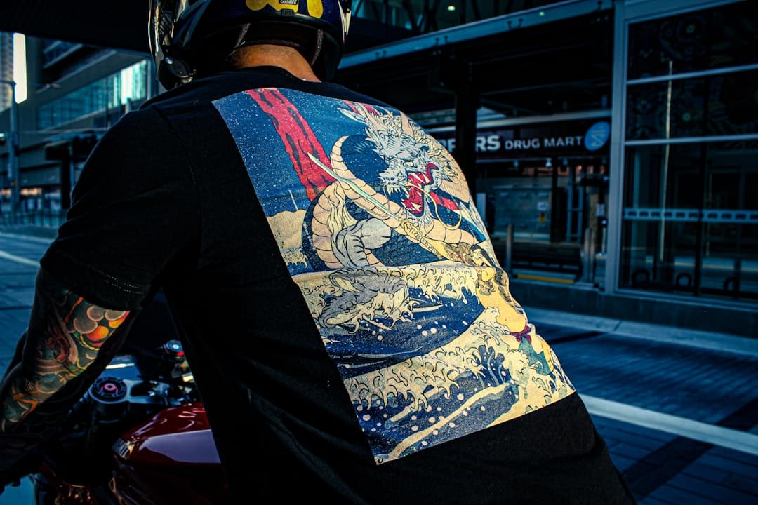 découvrez notre veste moto d'été légère et respirante, conçue pour vous offrir confort et protection lors de vos balades sous le soleil.
