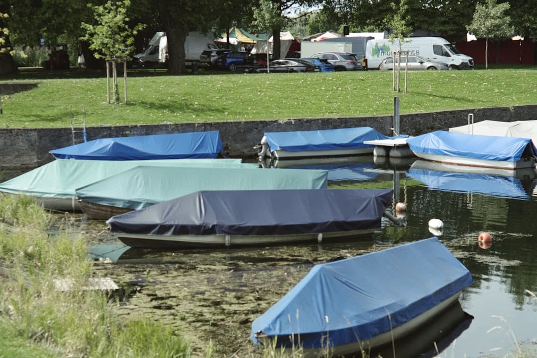 découvrez le tarpaulin : une bâche résistante et polyvalente, idéale pour la protection contre la pluie, le soleil ou la poussière. parfait pour couvrir vos équipements, véhicules ou chantiers. large choix de tailles et matières disponibles.