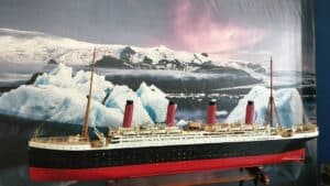 découvrez l'histoire captivante du titanic, le célèbre paquebot légendaire, son voyage tragique et les héros de cette aventure maritime inoubliable.