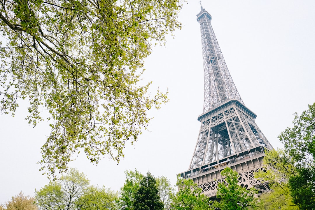 découvrez les attractions touristiques incontournables qui font briller votre destination. explorez des paysages magnifiques, des monuments historiques et des expériences culturelles uniques qui vous plongeront au cœur de l'aventure et de l'émerveillement.