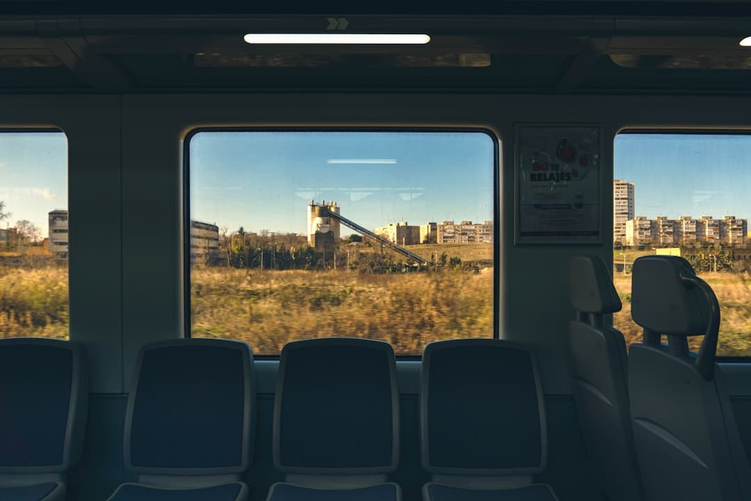 découvrez le charme d'une visite guidée en train touristique et explorez les plus beaux sites de la région en toute tranquillité. parfait pour les familles et les amoureux de découvertes culturelles !