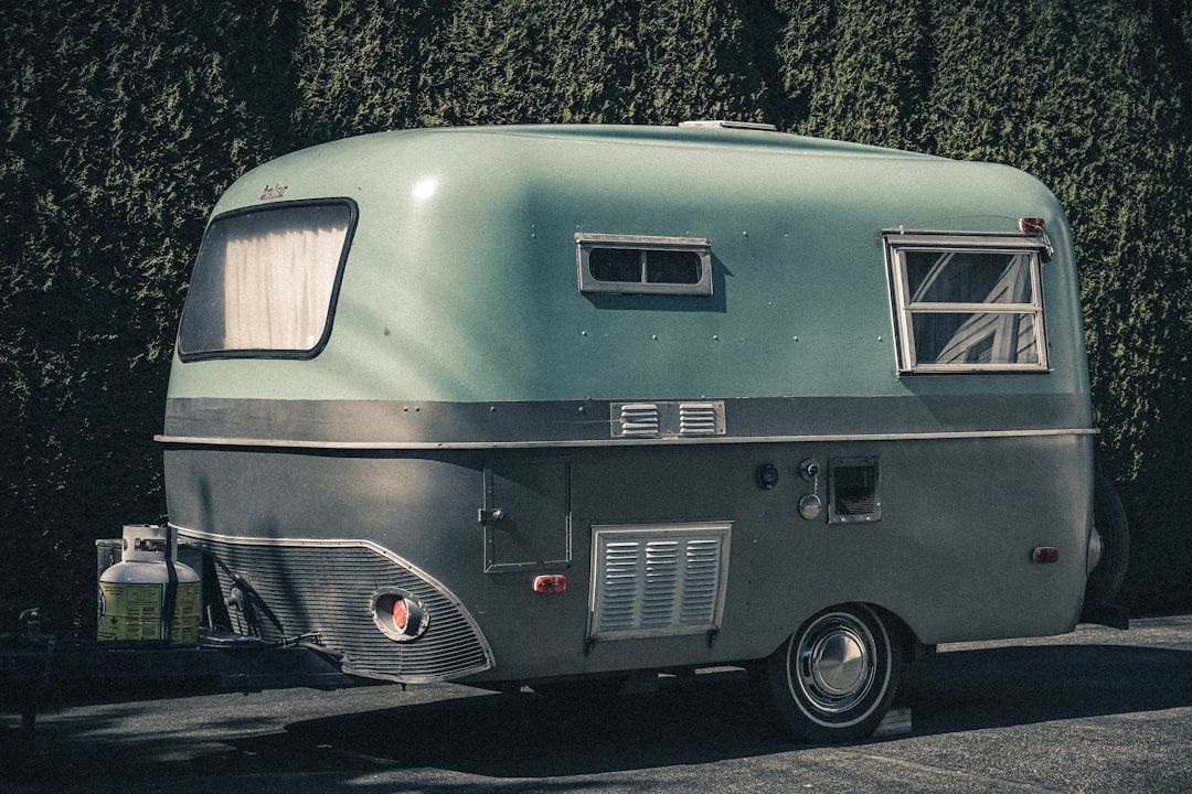 découvrez les avantages d'une remorque : polyvalence, économie de temps, facilité de transport et sécurité accrue pour tous vos besoins de déplacement de marchandises.