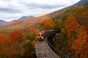 découvrez le monde fascinant des trains : leur histoire, leurs technologies et les destinations incontournables à explorer à bord de ces géants de fer. embarquez pour un voyage inoubliable entre paysages pittoresques et confort moderne.