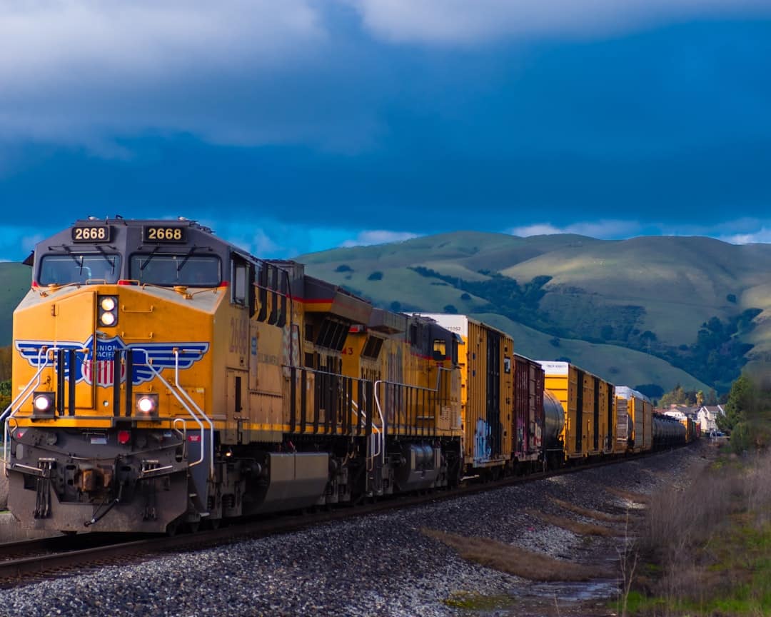 découvrez l'univers fascinant des trains : leur histoire, leur fonctionnement et les différentes expériences de voyage qu'ils offrent. explorez les destinations accessibles en train et plongez dans l'aventure ferroviaire.