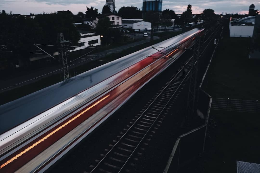 découvrez l'univers fascinant des trains : voyages inoubliables, paysages à couper le souffle et confort moderne. réservez votre prochain trajet en train et explorez de nouvelles destinations avec style.