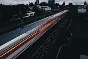 découvrez le moyen de transport rapide, écologique et pratique qu'est le train. idéal pour vos voyages à travers la france et l'europe, le train vous offre confort et commodité tout en réduisant votre empreinte carbone.