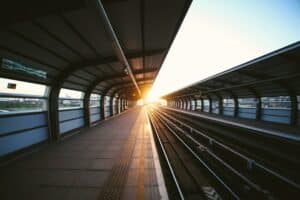 découvrez l'univers fascinant des trains : l'histoire, les technologies, et les voyages inoubliables à travers le monde. que vous soyez passionné de locomotives ou simplement curieux, plongez dans cet article enrichissant sur le transport ferroviaire.
