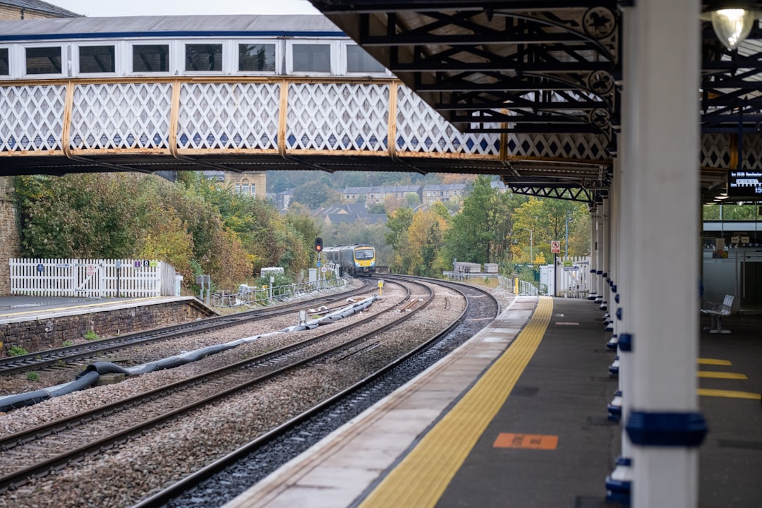 découvrez comment l'optimisation des trains améliore l'efficacité et la ponctualité du transport ferroviaire. explorez les meilleures pratiques, les technologies innovantes et les stratégies durables pour maximiser les performances des réseaux ferroviaires.