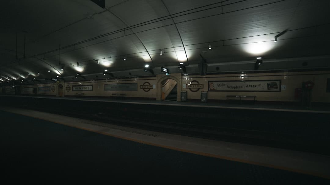 découvrez train simulator, le jeu de simulation ferroviaire réaliste : conduisez des trains, explorez des itinéraires détaillés et relevez des défis variés. idéal pour passionnés de trains et amateurs de jeux immersifs !