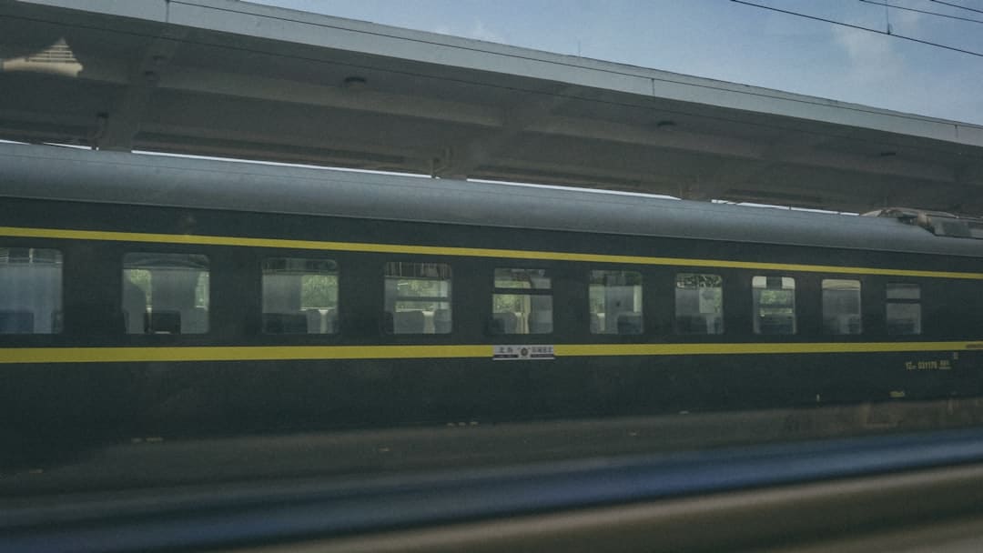 découvrez train simulator, le jeu de simulation ferroviaire réaliste. conduisez des trains iconiques, explorez des itinéraires authentiques et relevez des défis passionnants. expérience immersive garantie pour tous les passionnés de chemins de fer !