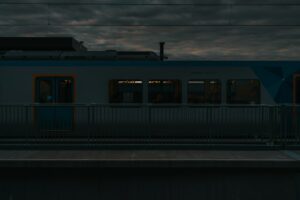 découvrez train simulator, le jeu de simulation ferroviaire réaliste qui vous permet de conduire des trains, gérer des itinéraires et explorer des paysages détaillés. idéal pour les passionnés de chemin de fer et les amateurs de simulation !