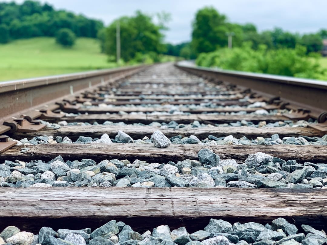découvrez les avantages du voyage en train : confort, respect de l'environnement et panoramas exceptionnels. préparez votre prochain trajet ferroviaire dès aujourd'hui !