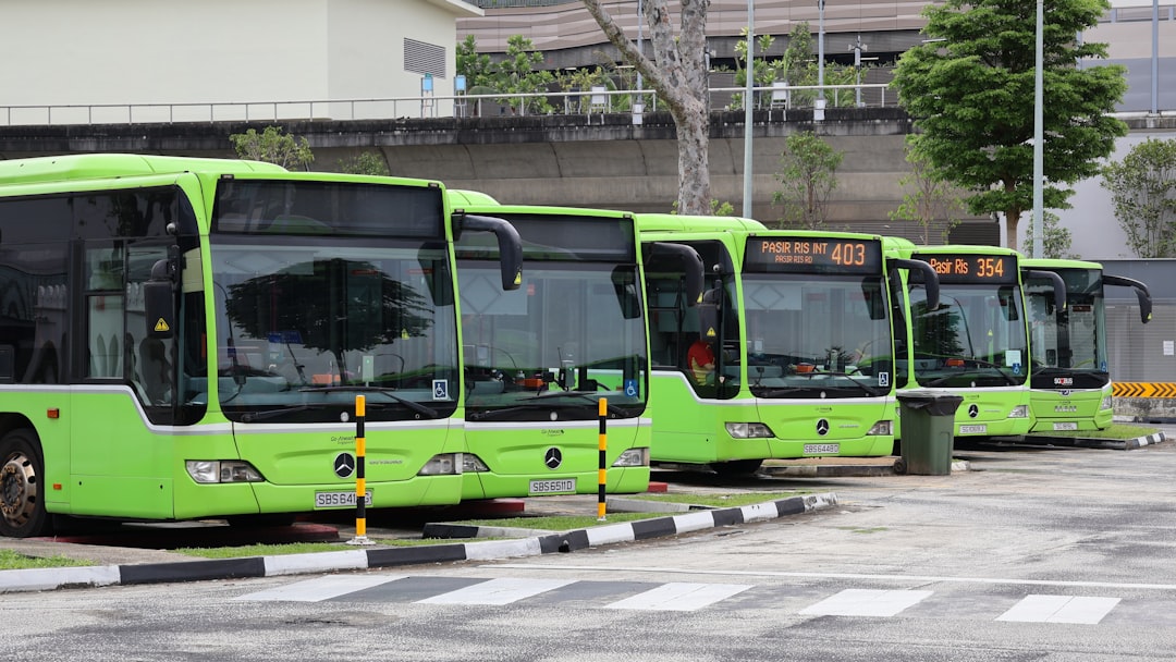 découvrez tout sur la capacité des bus de voyage : combien de passagers peuvent embarquer, les différents types de bus disponibles et conseils pour choisir le bon véhicule pour vos déplacements. idéal pour planifier vos voyages en groupe en toute sérénité.