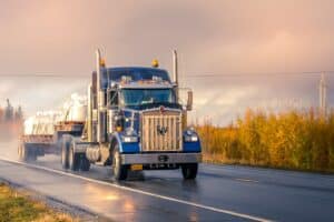 découvrez l'univers des camions avec notre guide complet. explorez les différents types de camions, leurs caractéristiques, et les meilleures pratiques pour les choisir et les entretenir. que vous soyez passionné ou à la recherche d'un véhicule utilitaire, trouvez toutes les informations nécessaires sur le monde du truck.