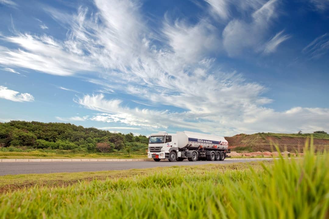 découvrez tout l'univers des camions : des modèles récents aux innovations technologiques, en passant par l'entretien et les conseils d'achat. restez informé des dernières tendances et astuces pour maximiser l'utilisation de votre truck.