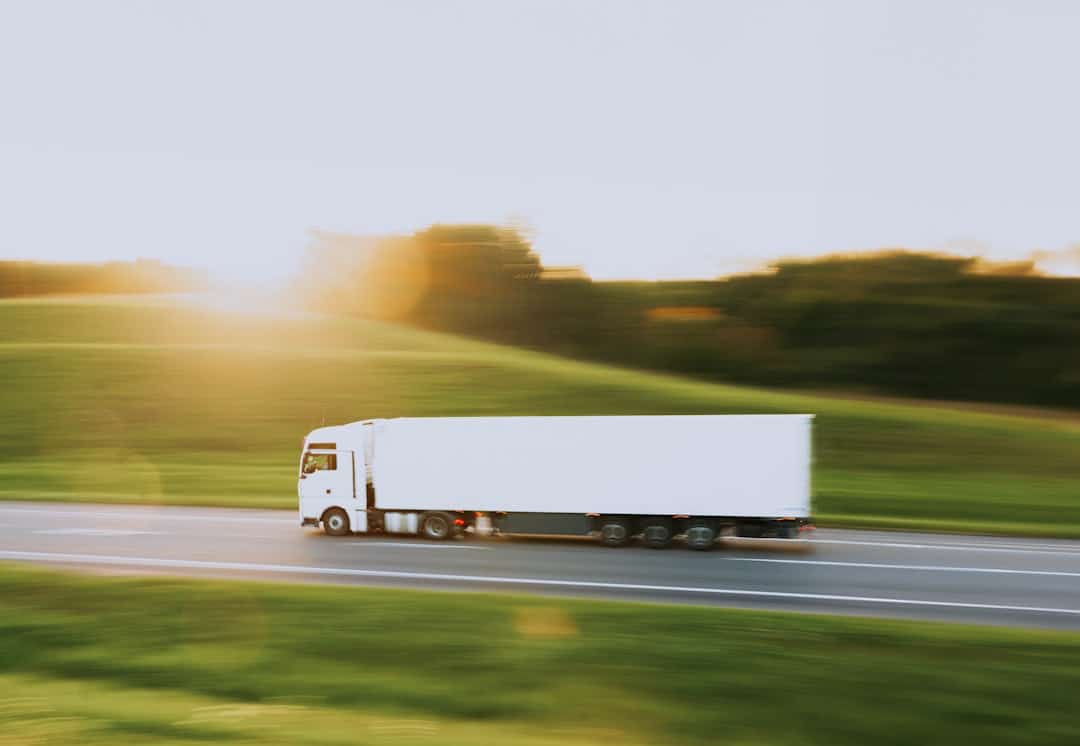 découvrez notre gamme de camions robustes et performants, conçus pour répondre à tous vos besoins de transport. de la livraison locale aux longues distances, trouvez le véhicule idéal pour votre entreprise.