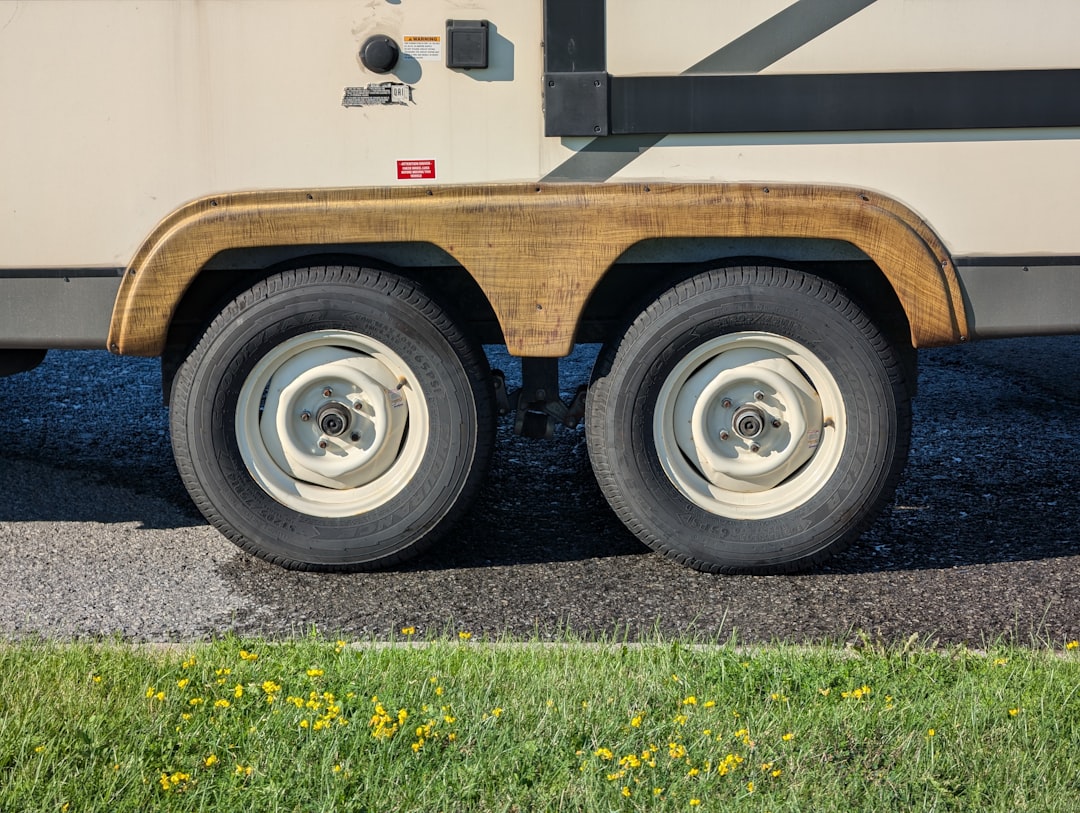 découvrez les caractéristiques des camions, incluant leur capacité de charge, leurs dimensions, les types de moteurs et les technologies embarquées. apprenez comment choisir le camion idéal pour vos besoins professionnels ou personnels.