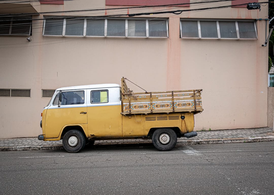 louez un camion de manière facile et rapide avec notre service de location de camions. que ce soit pour un déménagement, un transport de marchandises ou tout autre besoin logistique, notre flotte variée saura répondre à toutes vos attentes. profitez de tarifs compétitifs et d'un processus de réservation simple pour votre prochaine location de camion.