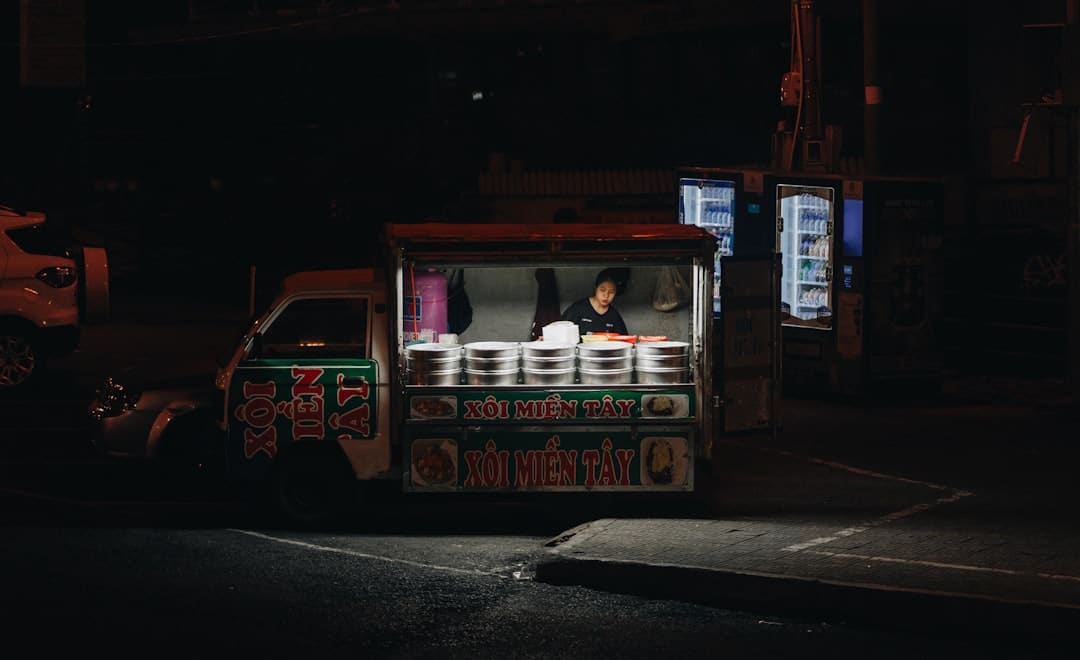 découvrez une sélection de food trucks d'occasion en excellent état, idéals pour lancer votre activité de restauration mobile. trouvez facilement le camion adapté à vos besoins et démarrez votre projet culinaire dès aujourd'hui !