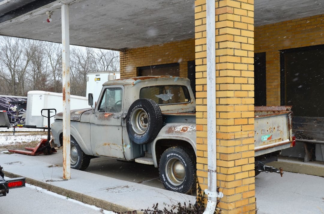 découvrez notre sélection de camions frigorifiques d'occasion, fiables et prêts à assurer le transport de vos produits frais en toute sécurité.