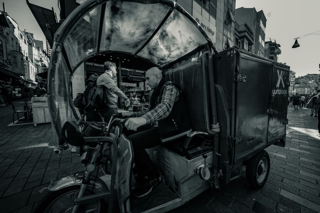 guide d'achat de camions d'occasion : conseils pratiques pour choisir le camion idéal, évaluer son état et négocier au meilleur prix.