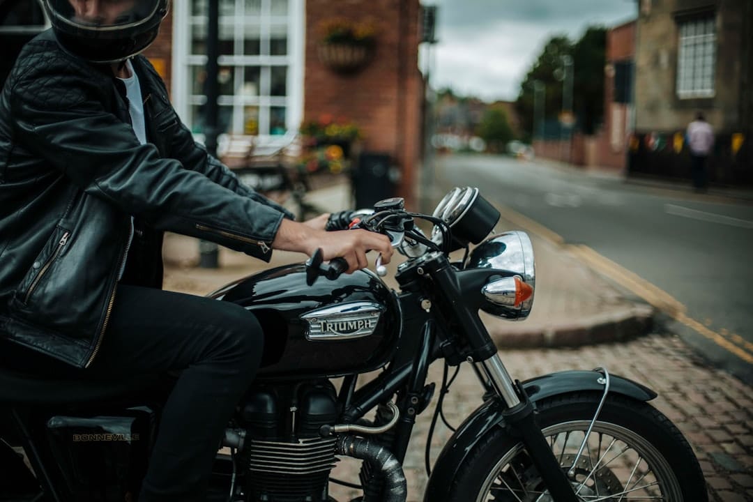 découvrez notre sélection de vestes de moto vintage pour un style authentique et rétro. confort, qualité et design intemporel pour passionnés et amateurs de deux-roues.