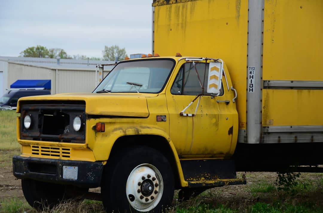 découvrez le x4 truck, un véhicule robuste et performant conçu pour affronter tous les terrains. idéal pour les professionnels et les amateurs d’aventure recherchant puissance, fiabilité et polyvalence.